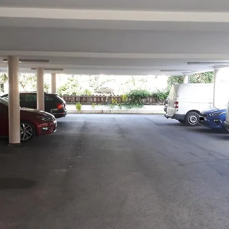 斯拉德明城市之屋公寓 公寓 *