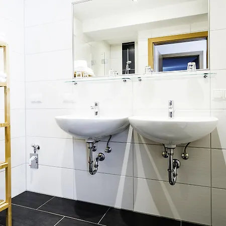 斯拉德明城市之屋公寓 斯拉德明