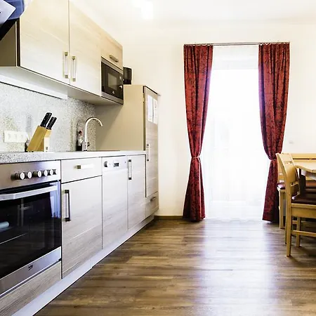 斯拉德明城市之屋公寓 斯拉德明